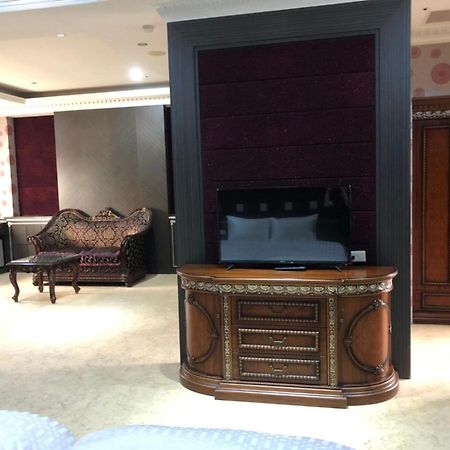 Royal Garden Motel - Chiayi Branch Extérieur photo