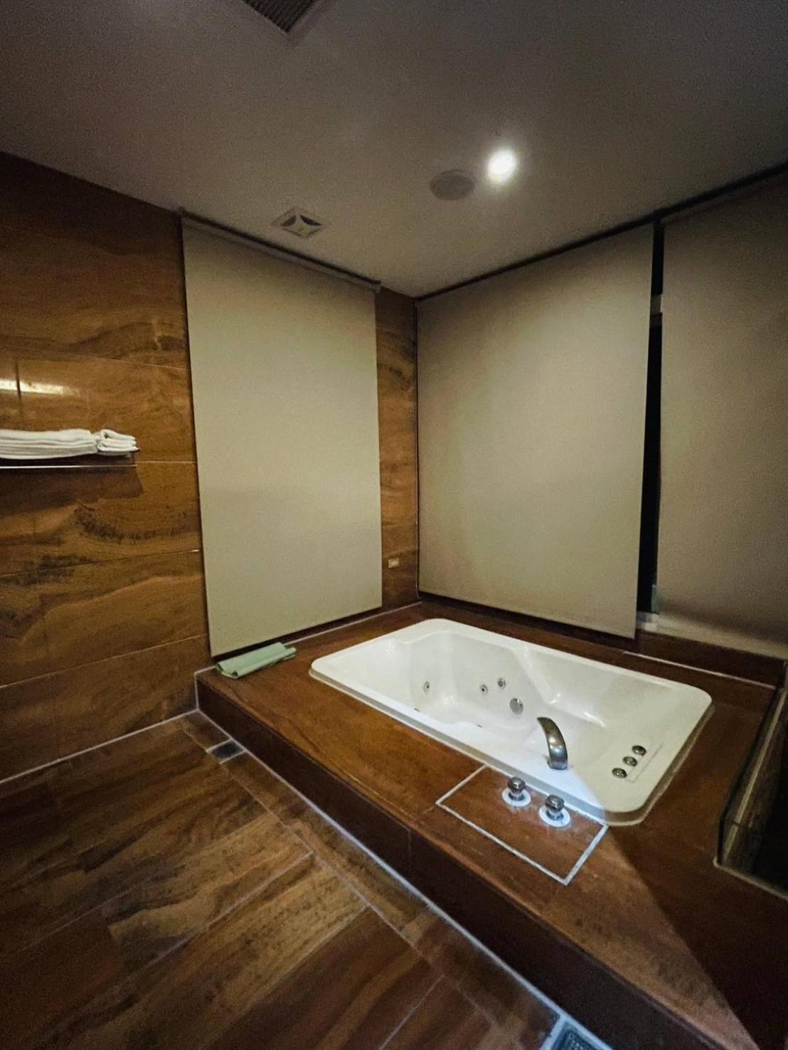 Royal Garden Motel - Chiayi Branch Extérieur photo